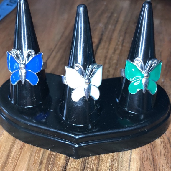 3/$25 Set 5 Butterfly Rings - Picture 3 of 9
